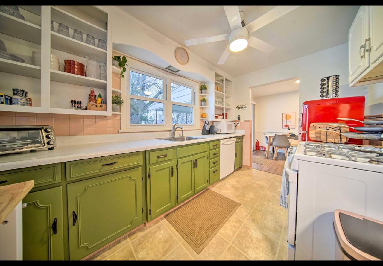 Modern Home • Family Friendly • Grill • Fireplace 이리 외부 사진