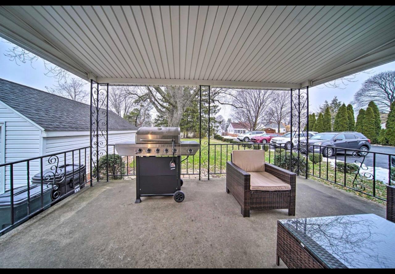 Modern Home • Family Friendly • Grill • Fireplace 이리 외부 사진